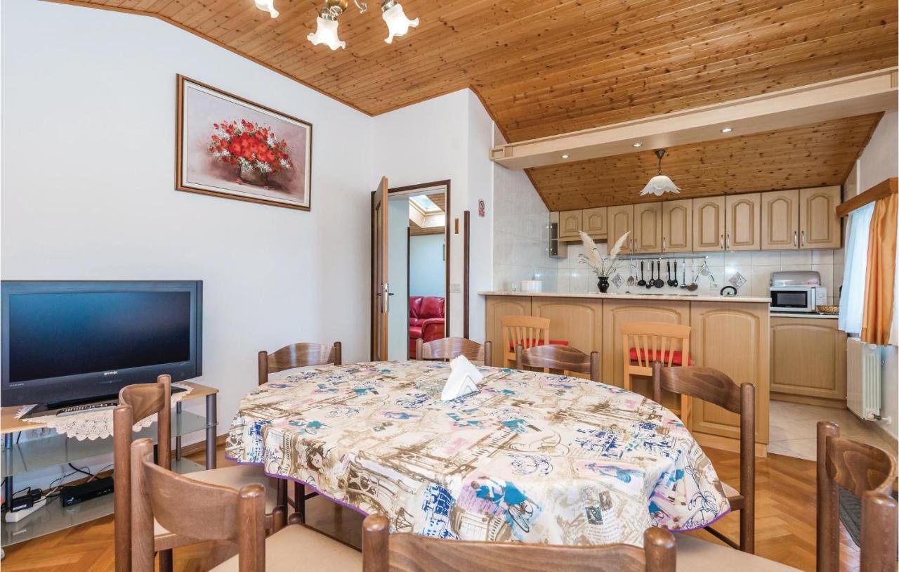 Beautiful Apartment In Brsec With Kitchen מראה חיצוני תמונה
