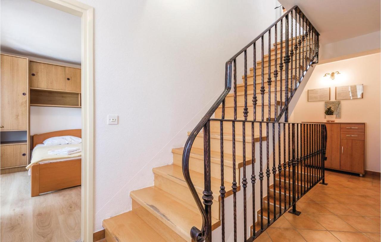 Beautiful Apartment In Brsec With Kitchen מראה חיצוני תמונה