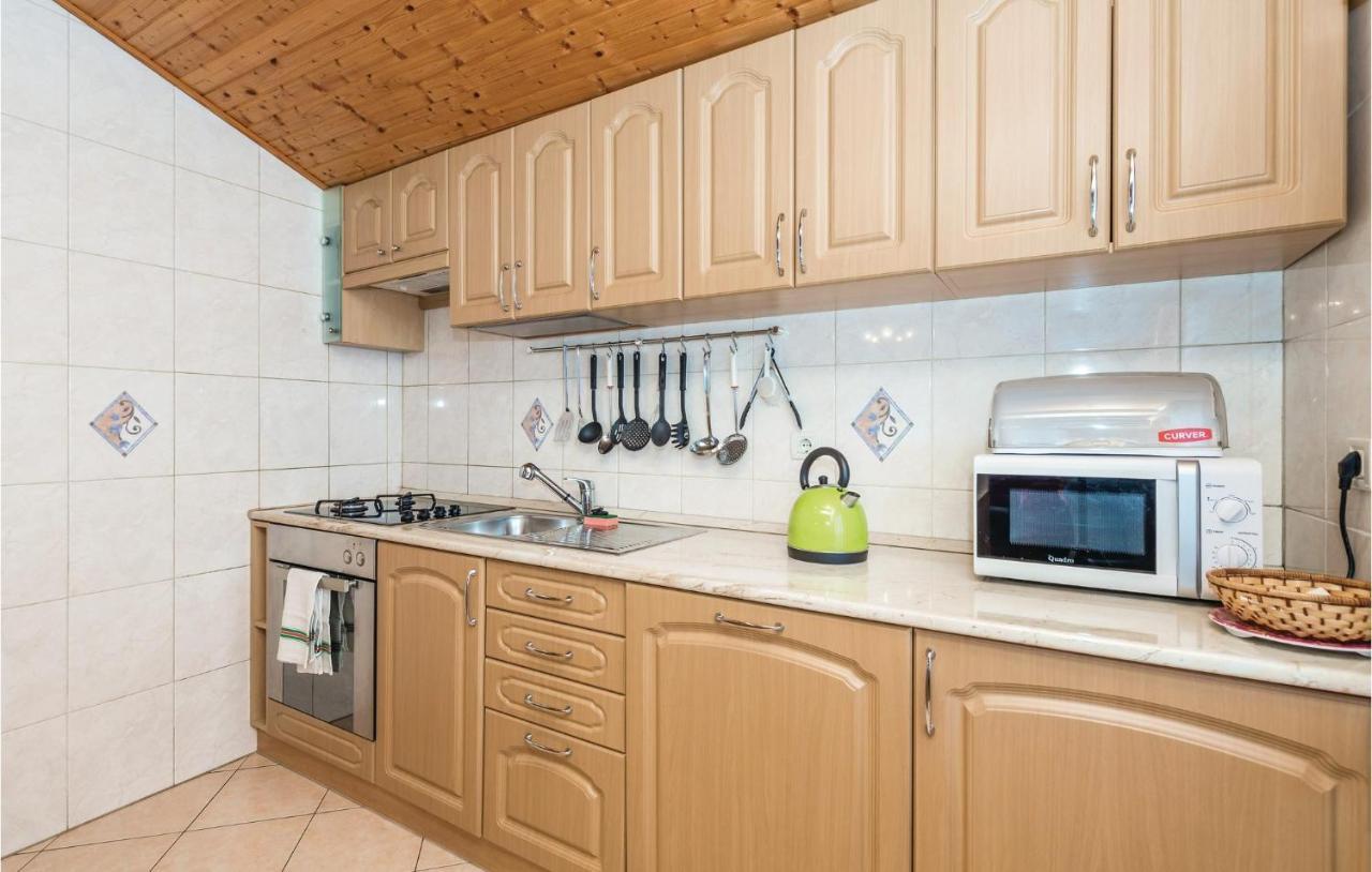 Beautiful Apartment In Brsec With Kitchen מראה חיצוני תמונה