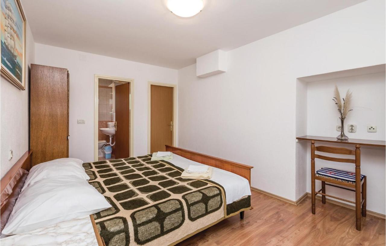 Beautiful Apartment In Brsec With Kitchen מראה חיצוני תמונה